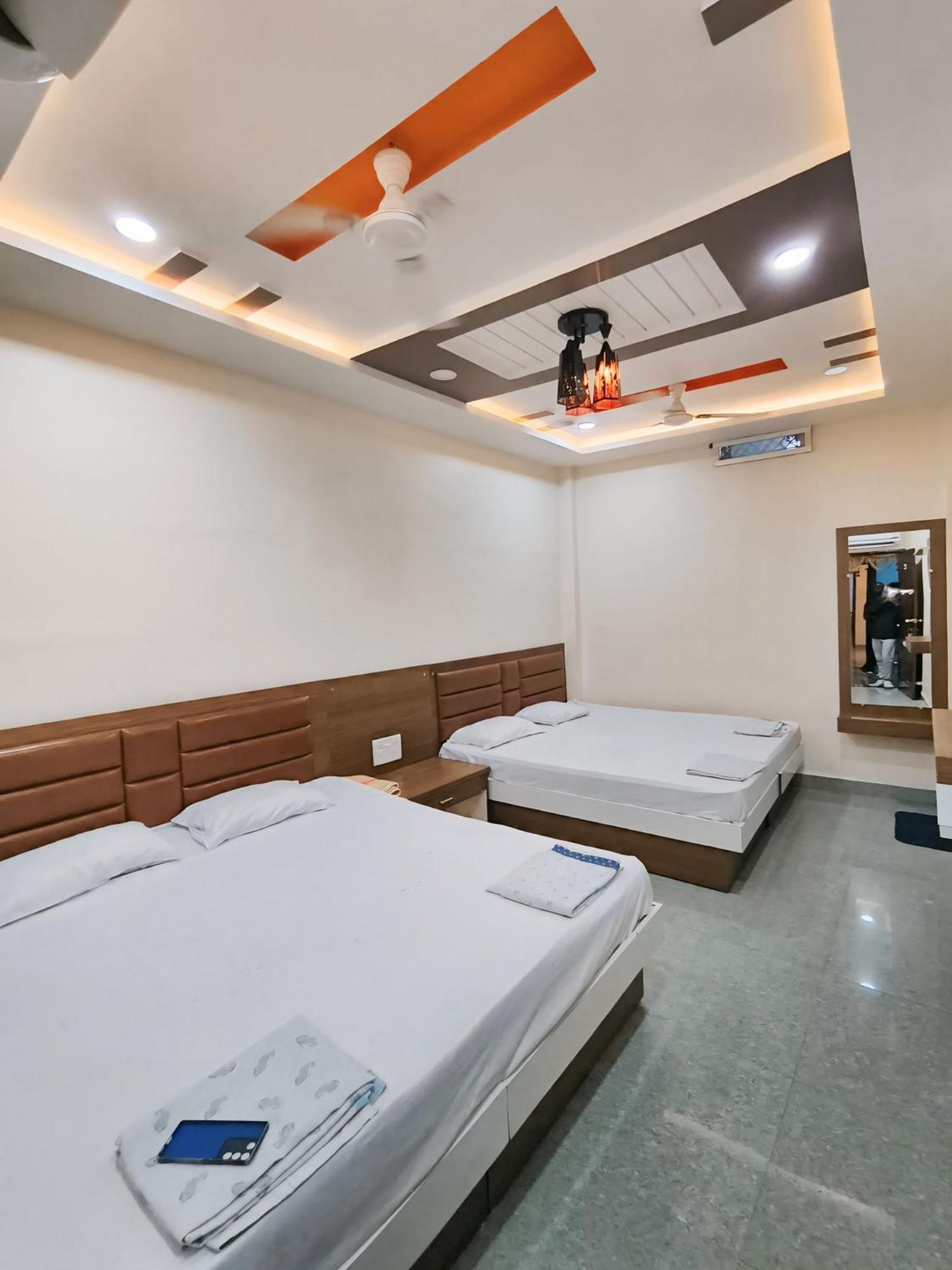 Shree Trilokeshwar Guesthouse Ujjain Exterior foto